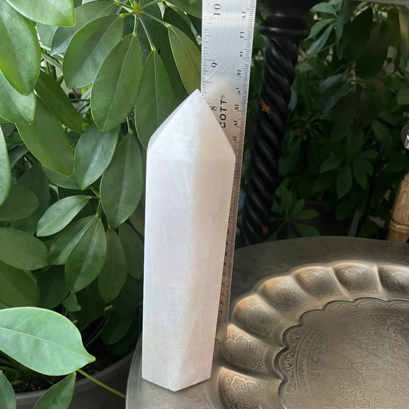 Rose Quartz Obelisk Tower - Picture 4 of 10